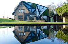 пример современной эклектики в загородном строительстве